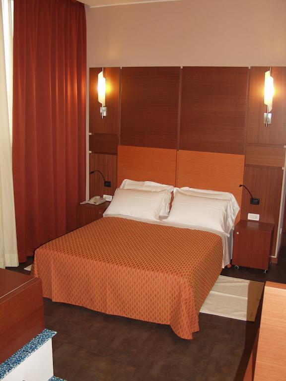 Hotel Mareschi Palace Novara Exterior foto